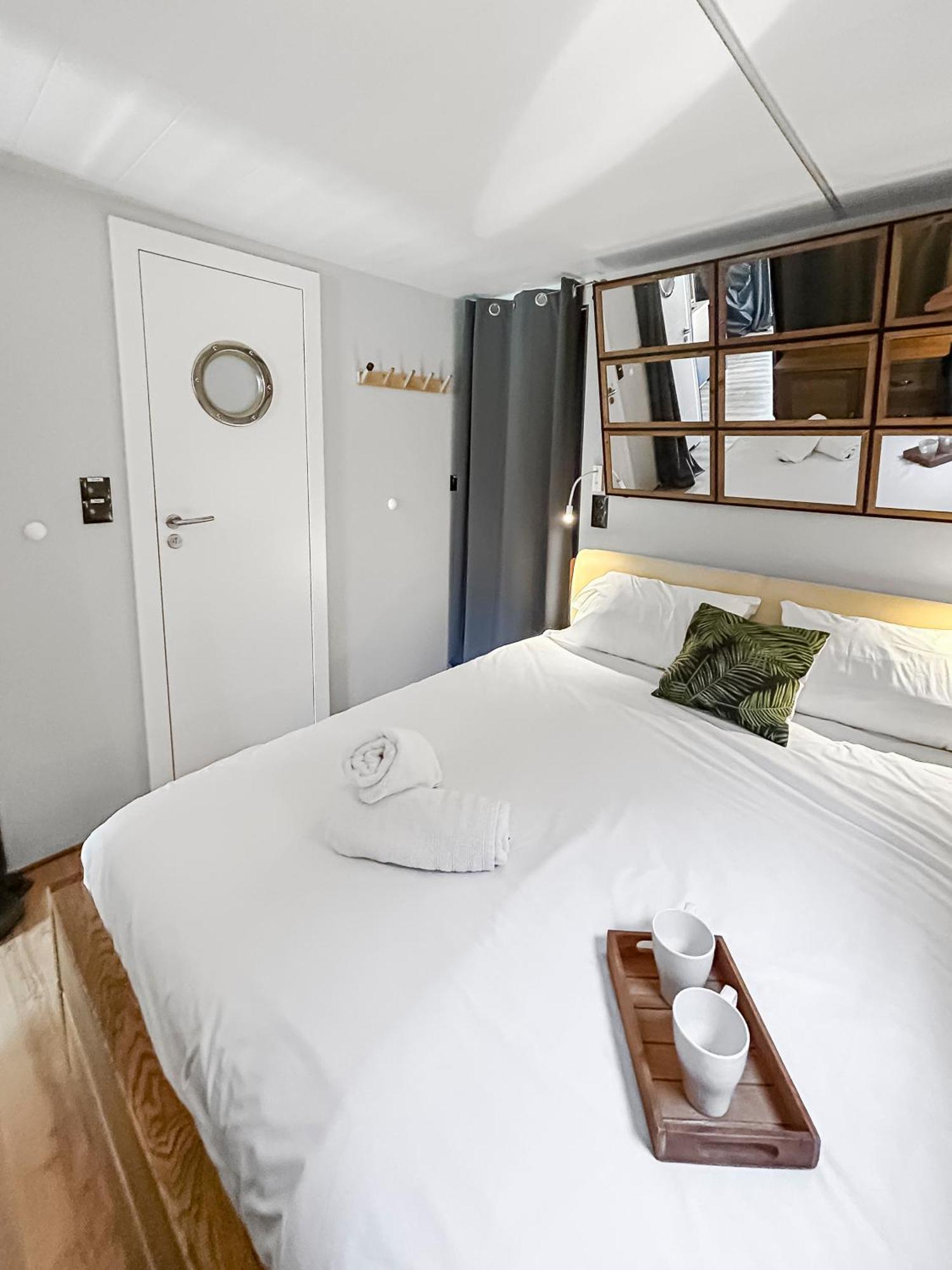 Sejour Unique Sur Un Bateau "Marius" Hotel Vauvert Exterior photo